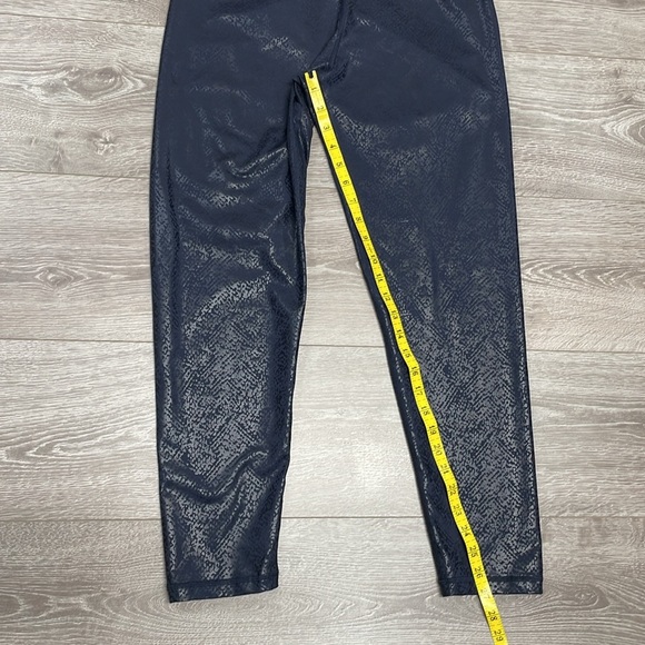 NWOT Offline By Aerie The Hugger High Waisted Crackle Leggings Navy Blue XL - Picture 10 of 15